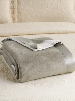 All-Season Silk and Cotton Blanket