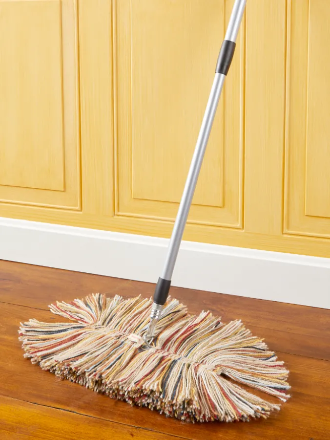 Big Wooly Swivel-Head Dust Mop With Telescoping Handle