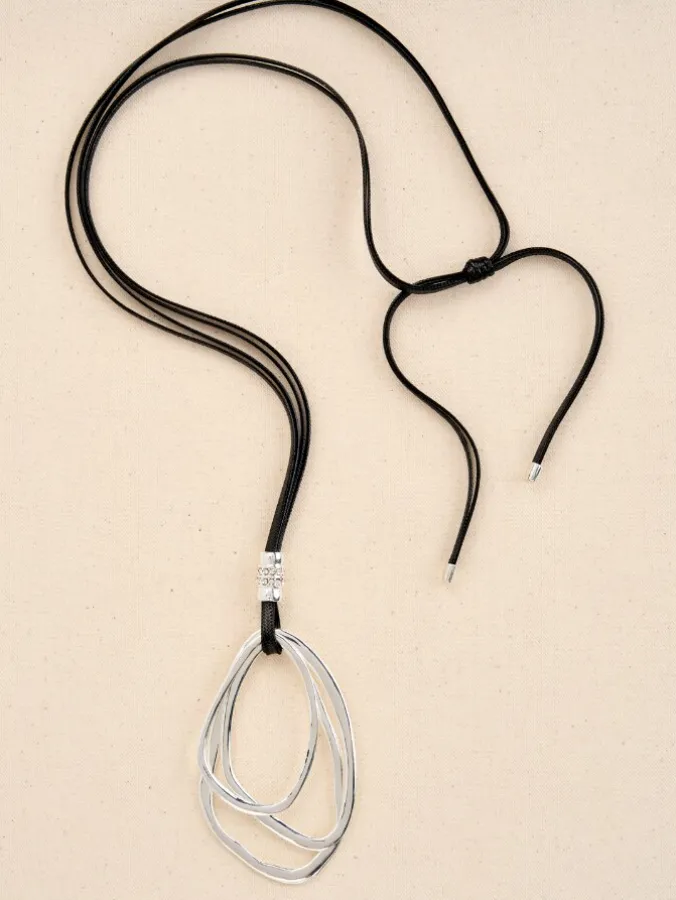 Black and Silver Triple Oval Pendant Necklace