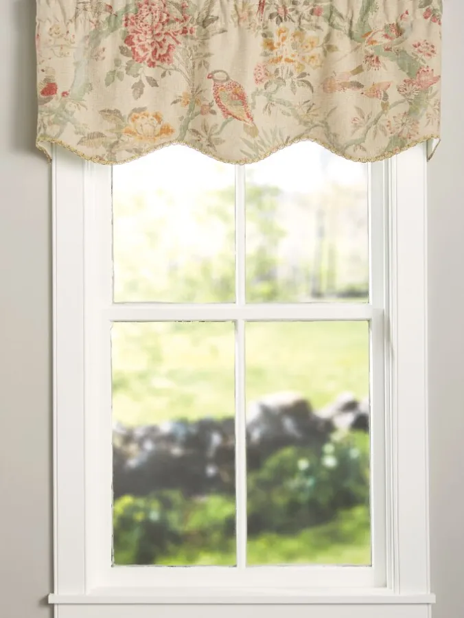 Central Park Lined Scalloped Valance With Trim