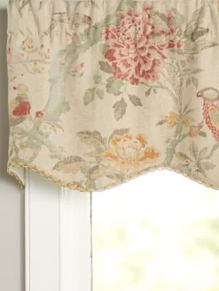 Central Park Lined Scalloped Valance With Trim