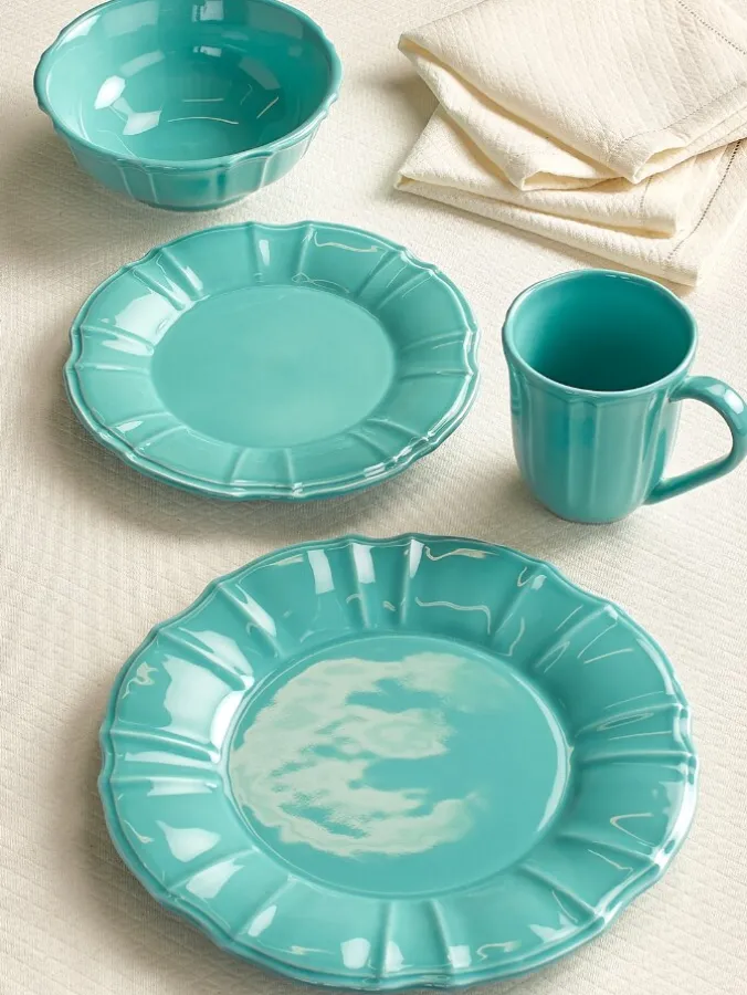 Chloe Dinnerware, 16 Piece Set