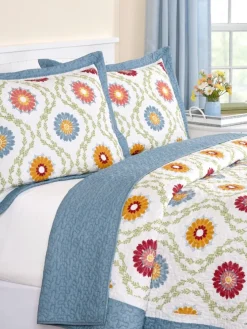 Circles of Daisies Cotton Quilt or Pillow Sham