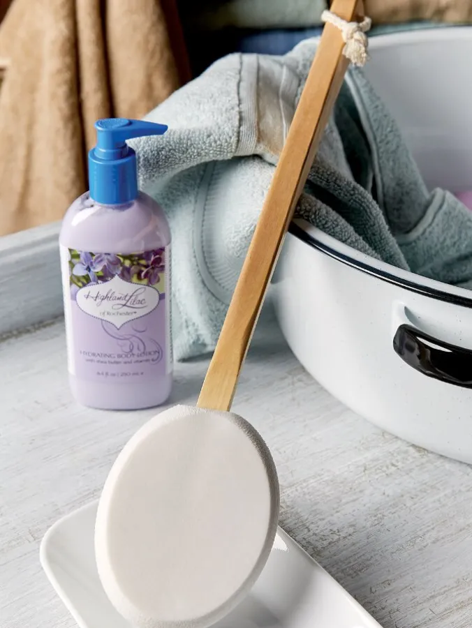 Lotion Applicator With Solid Wood Handle