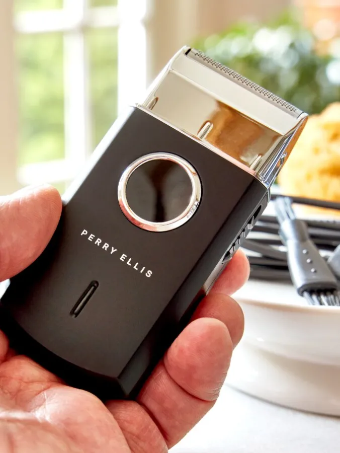 Men's Cordless Titanium Foil Travel Shaver With USB Charger