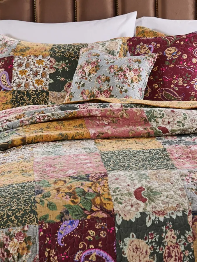 Patchwork Harmony Quilt and Pillow Sham Set