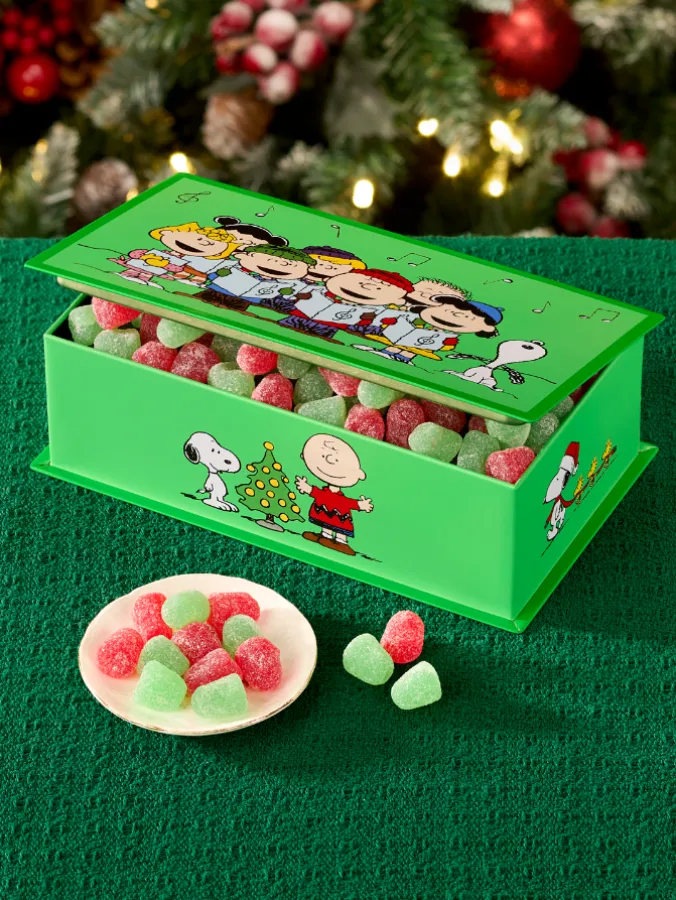 Peanuts Carolers Tin With Spice Gumdrops
