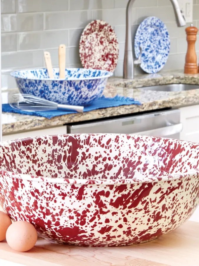 Splatterware Enamelware 8-Quart Bowl