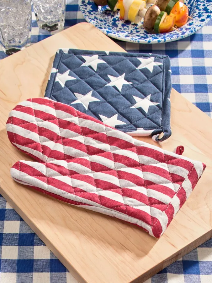 Stars and Stripes Oven Mitt and Pot Holder Set