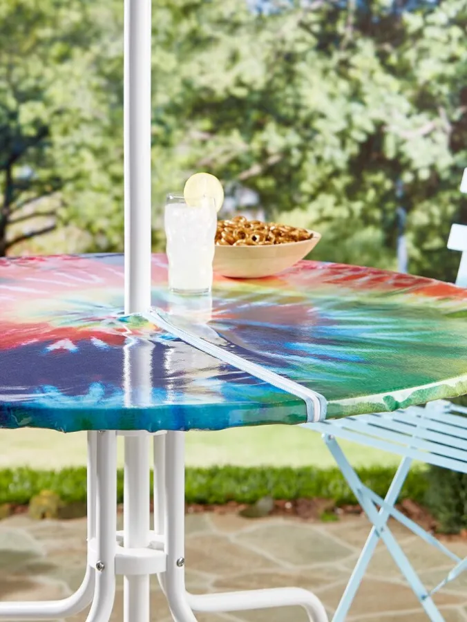 Stay-Put Oblong Elasticized Oilcloth Umbrella Tablecloth