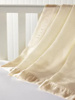Sweet Lullaby Lightweight Acrylic Baby Blanket