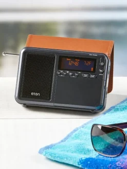 Traveler AM/FM Short and Long Wave Radio