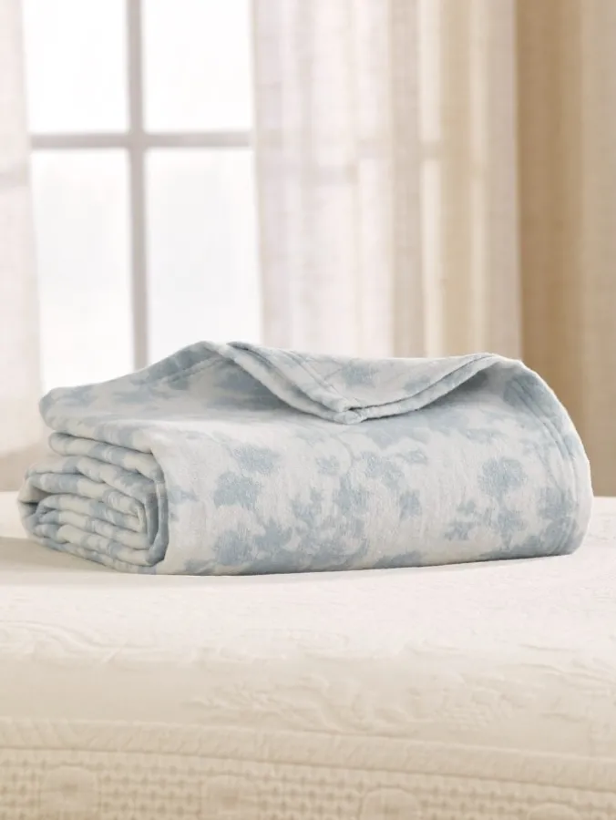 Ultra-Soft Jacquard Floral Toile Blanket