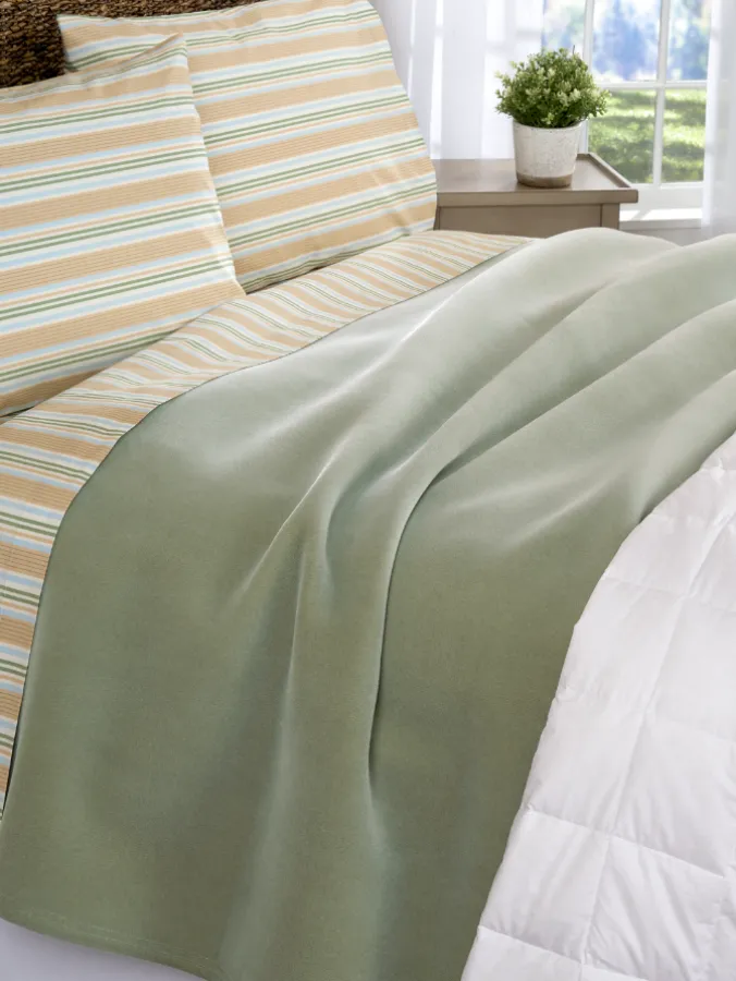 Vellux Original Plush Blanket