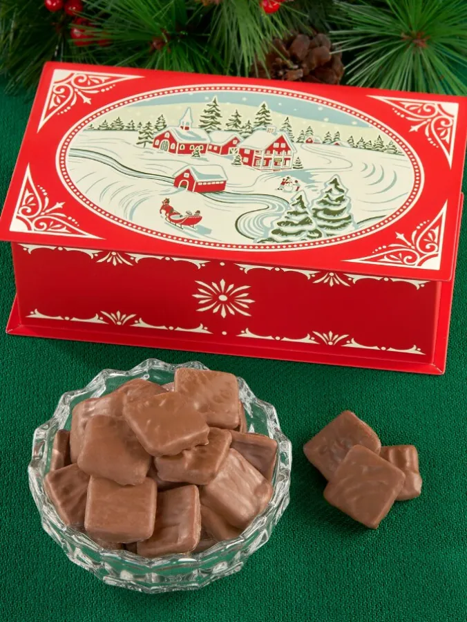 Weston Snowy Village Tin With Chocolate Mini Graham Crackers