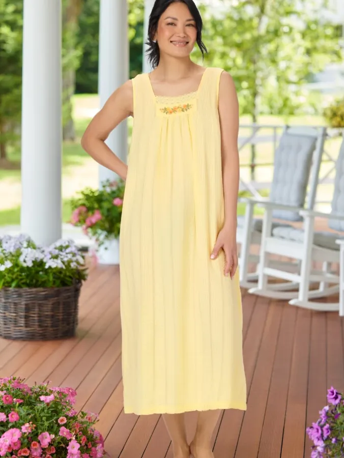 Women's Sleeveless Seersucker Nightgown
