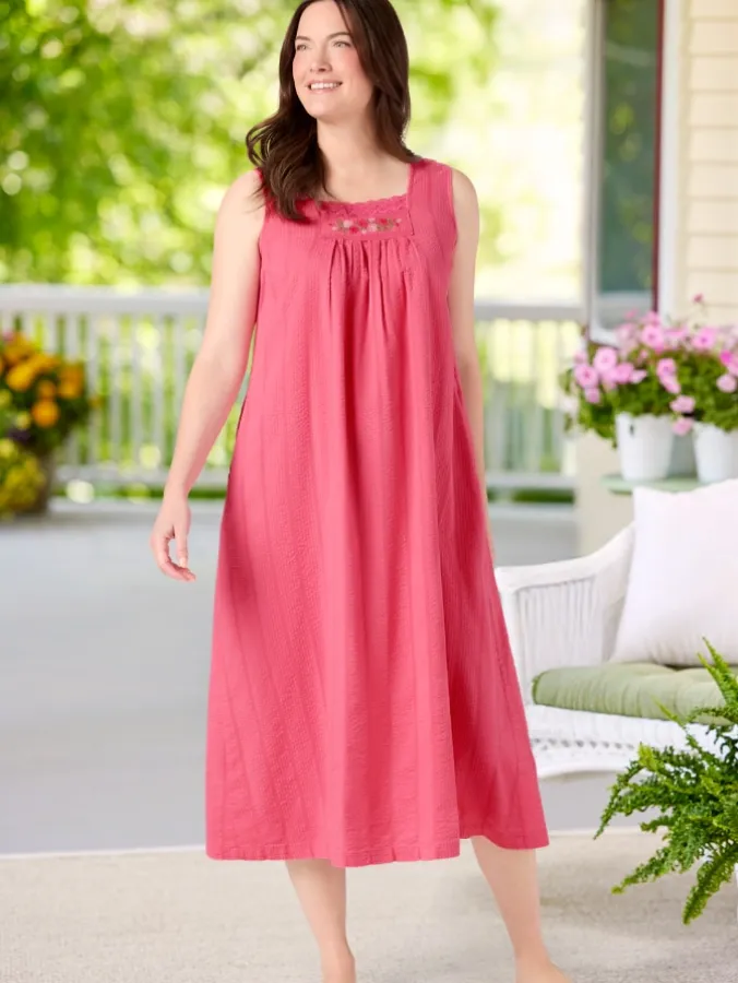 Women's Sleeveless Seersucker Nightgown